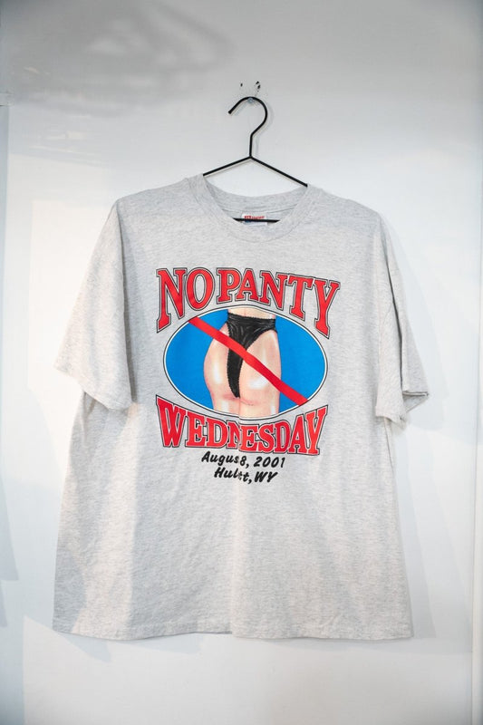 Heather gray vintage No Panty Wednesday shirt dated August 8 2001 Hulett WY with bold red and blue graphic