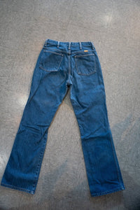 Wrangler Rustler denim jeans in size W32 L32, displaying front waistband and zipper closure against neutral background