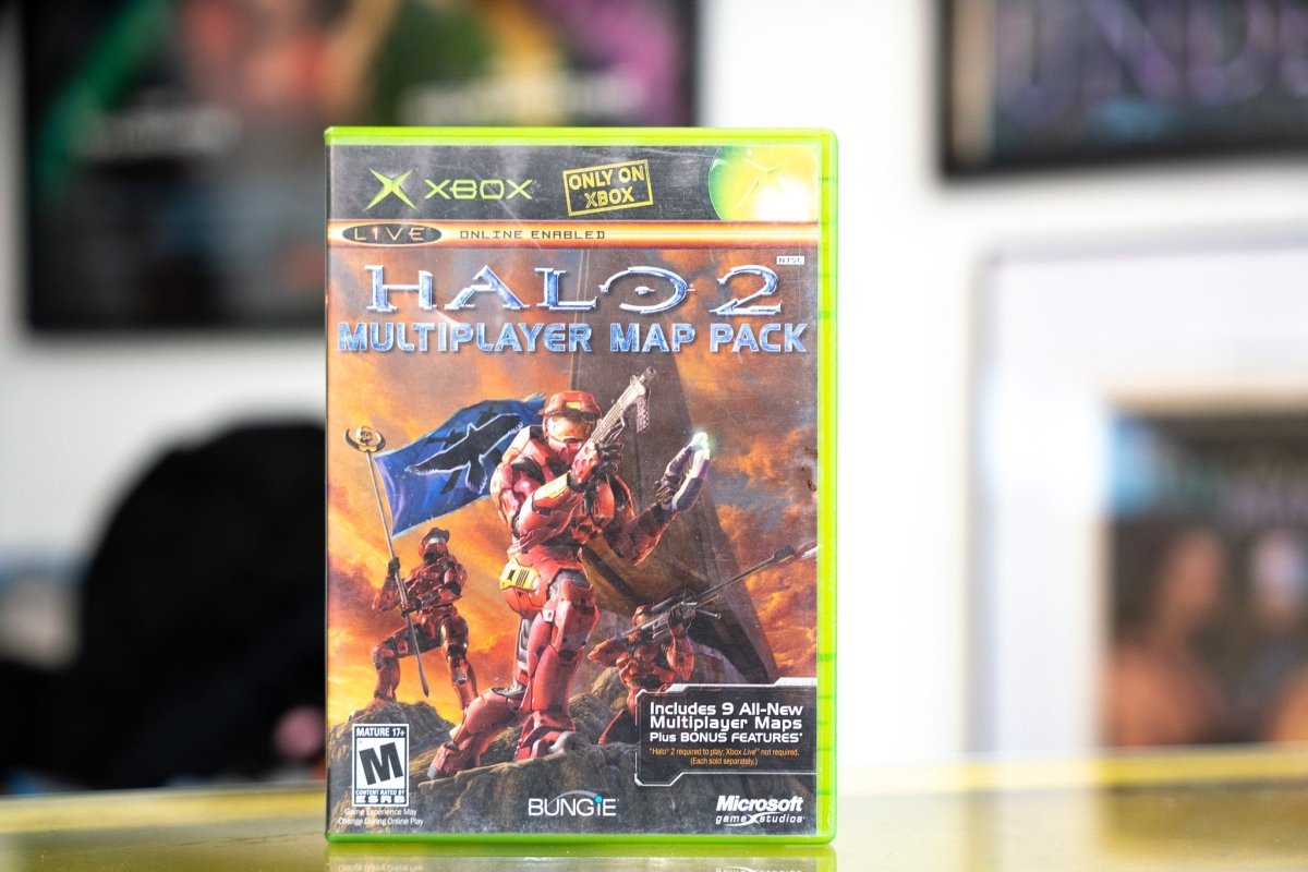 Xbox Halo 2 Multiplayer Map Pack green case with red Spartans on battlefield silver HALO 2 title Xbox Live badge and 9 new maps callout